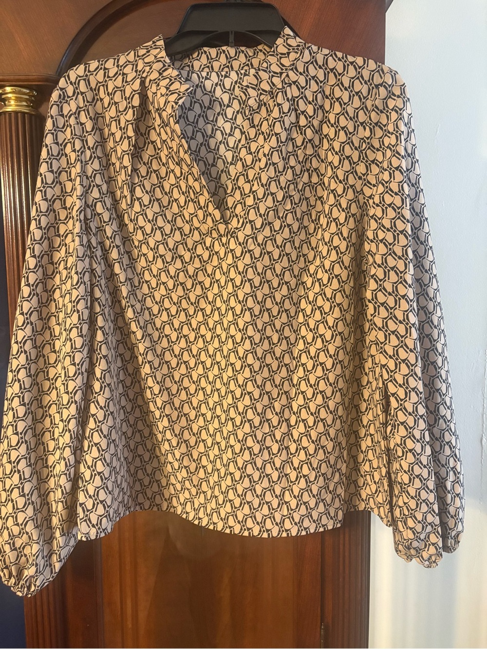 Source Unknown Beige and Navy Geometric V-Neck Blouse